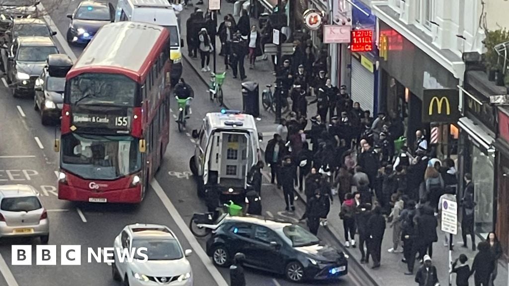 اعتقال فتيات مراهقات في لندن بعد اضطرابات غذتها اتجاهات الإنترنت