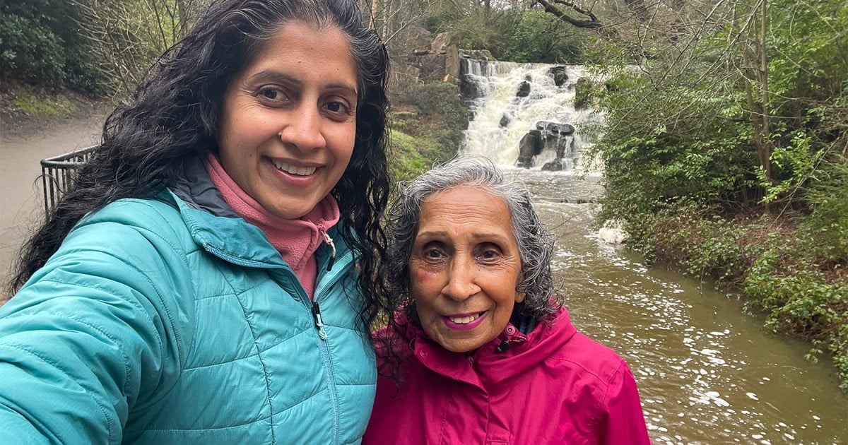 رحلة رعاية الأم المصابة بالسرطان: تحول الابنة إلى مقدمة رعاية وحيدة