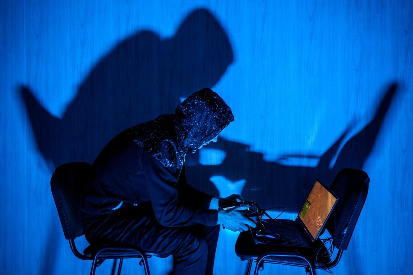 العلاقة المتشابكة بين ألعاب الفيديو والجيوش: من قيادة الطائرات المسيرة إلى التجنيد