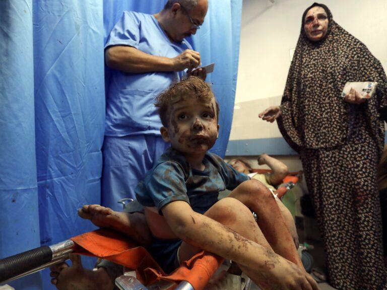 Cover Image for إسرائيل تقصف غزة بين عشية وضحاها، وعدد القتلى يرتفع إلى أكثر من 7000
