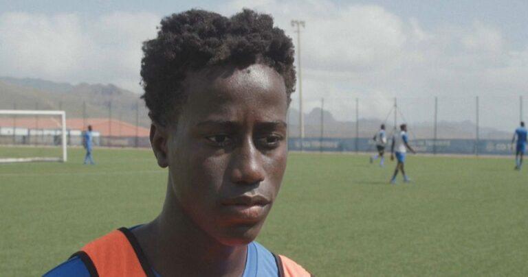 Cover Image for كرة القدم تساعد الشباب المهاجرين على العثور على مكانهم في جزر الكناري بإسبانيا |  أخبار أفريقيا