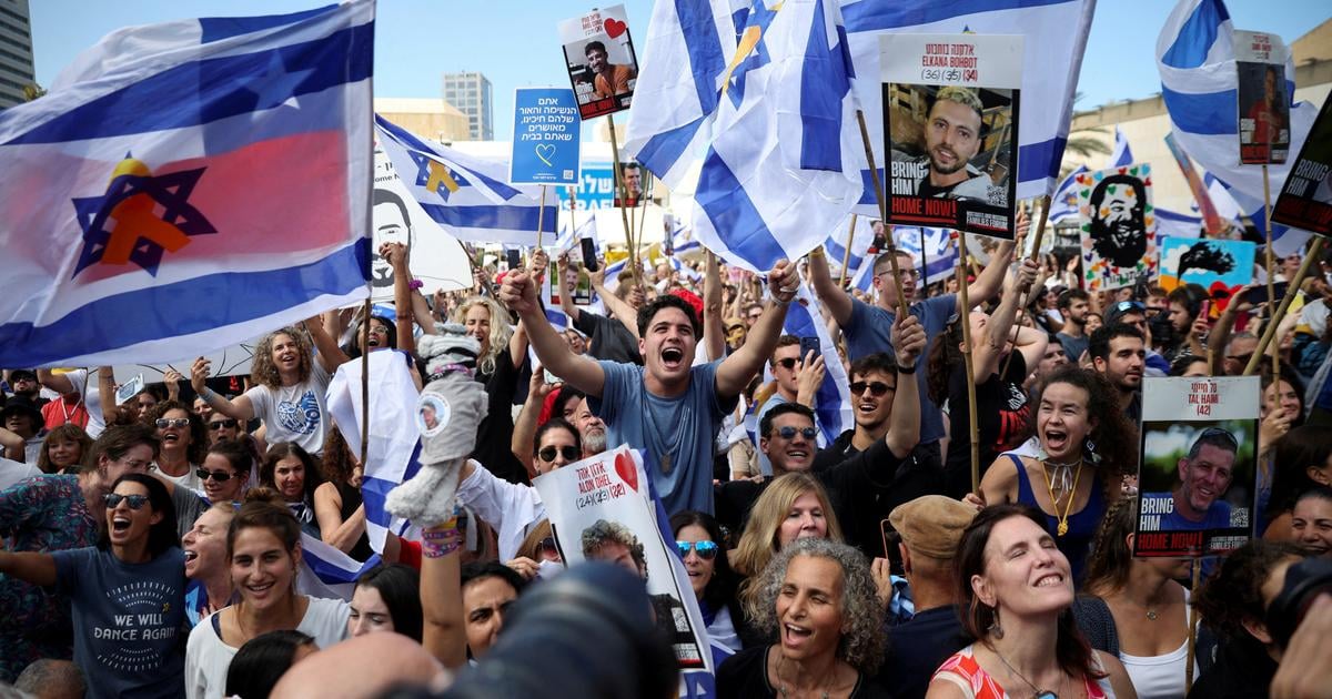 إسرائيل تستقبل رهائنها المحررين بفرحة عارمة في تل أبيب بعد عامين من الأسر