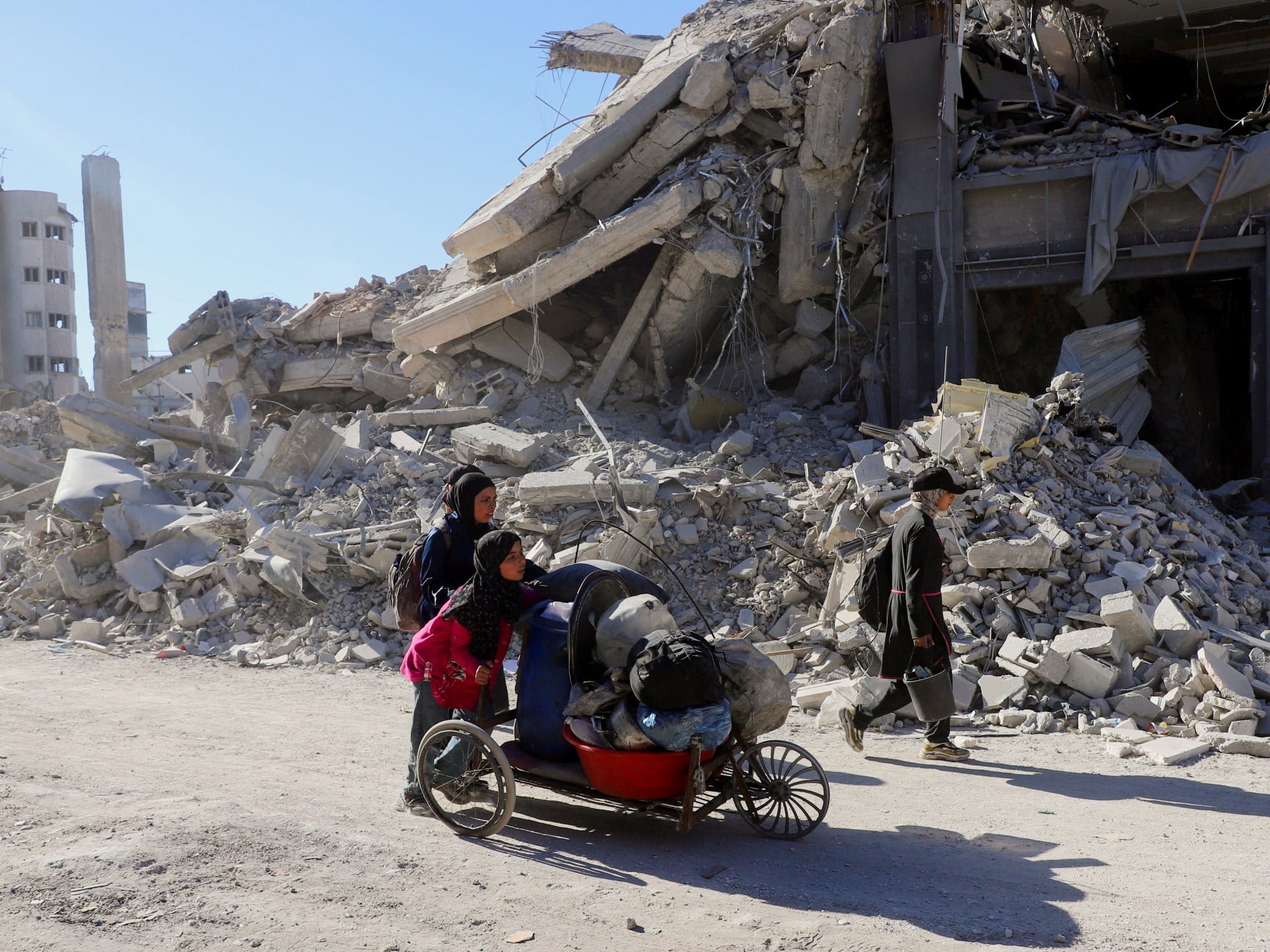 إسرائيل تؤجل إعادة فتح معبر رفح وتفرض قيوداً جديدة على المساعدات لغزة