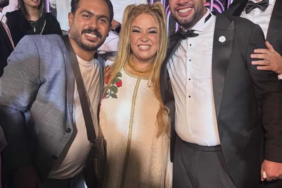 الفنانة ويزو تهنئ حاتم صلاح بزفافه وتتمنى له السعادة في ليلة العمر