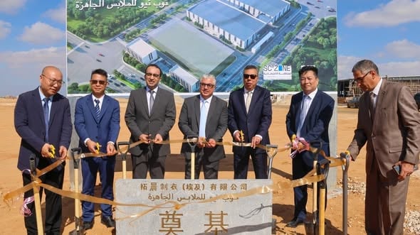 المنطقة الاقتصادية لقناة السويس تطلق مشروعين جديدين للمنسوجات والملابس باستثمارات 20.5 مليون دولار