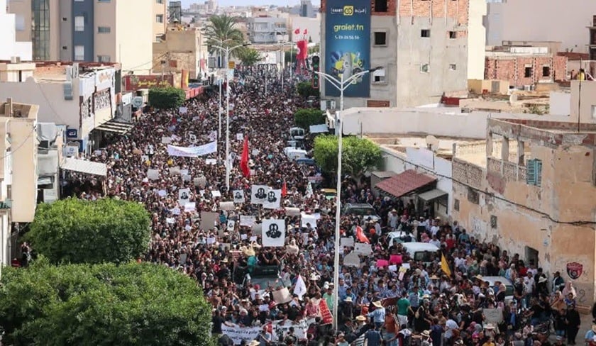 قابس: مسيرة سلمية للمطالبة بتفكيك الوحدات الملوثة التابعة للمجمع الكيميائي التونسي