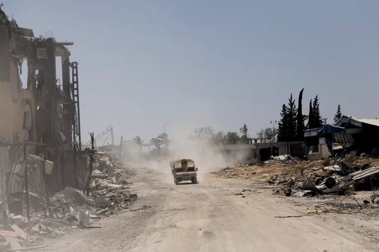 تصاعد التوترات في غزة: خلافات إعادة الإعمار تهدد وقف إطلاق النار الهش وتفاقم الأزمة الإنسانية