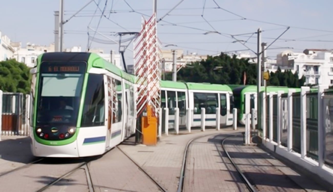 الترانستو تندد بالتخريب بعد وفاة شاب إثر اقتلاع باب مترو في تونس