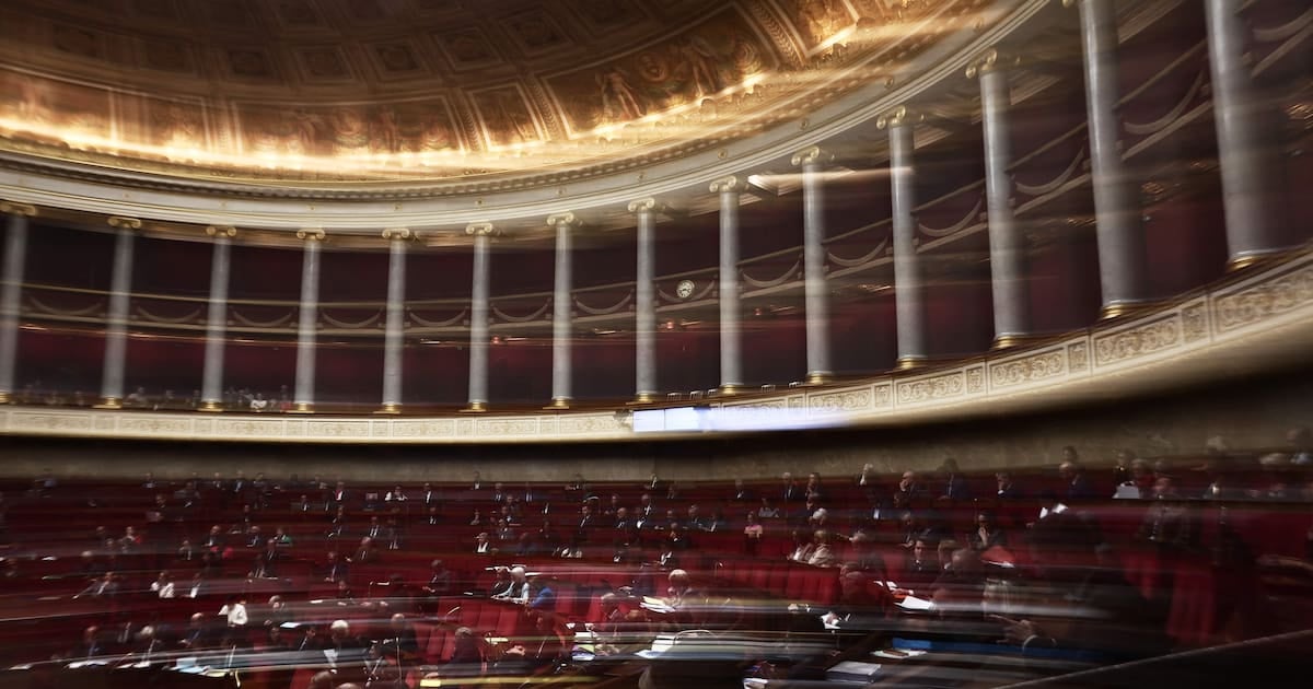 الحكومة الفرنسية تقصر آجال مناقشات الميزانية وتثير غضب النواب