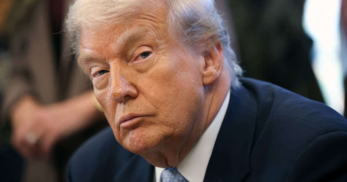 ترامب يوقع قانون شفافية ملف إبستين بعد مقاومة سياسية واتهامات متبادلة