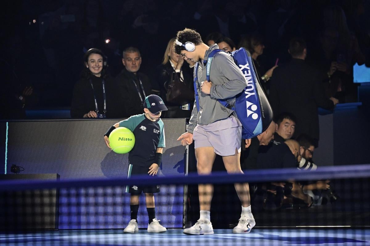 بن شيلتون يعزو ضعف إرساله الثاني أمام زفيريف إلى مهارة الألماني في النهائيات الختامية لرابطة محترفي التنس