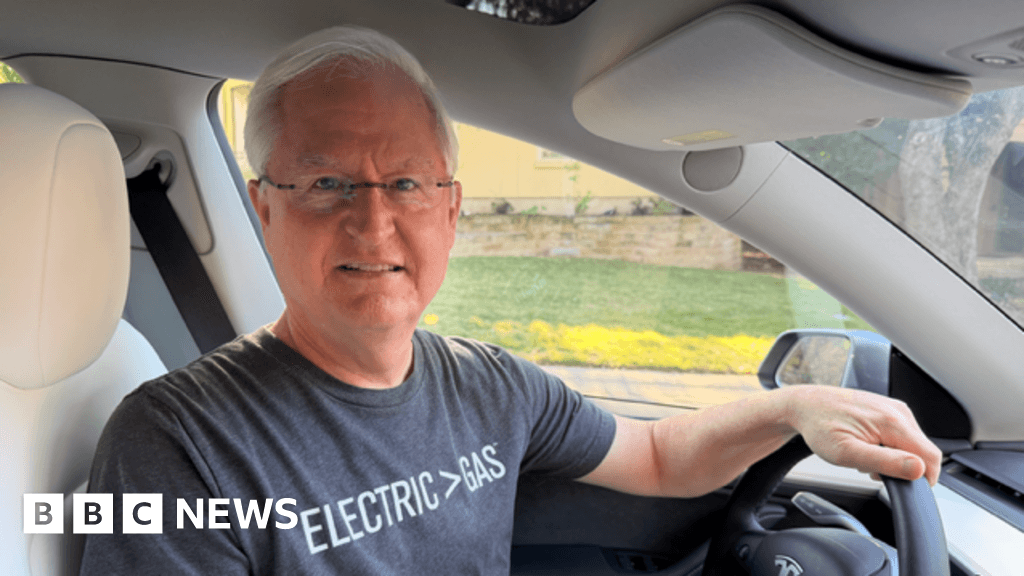 هل تضحي تسلا بالسلامة من أجل البنا في سباق السيارات ذاتية القيادة؟