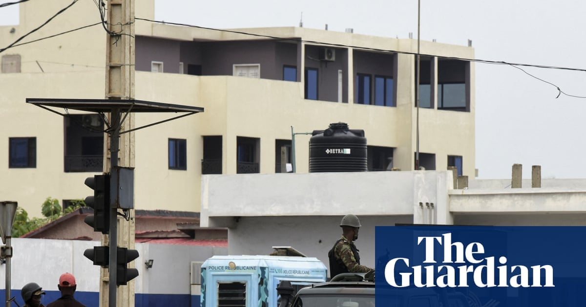 احتجاز 11 عسكريًا نيجيريًا في بوركينا فاسو بعد دخول طائرتهم المجال الجوي دون تصريح