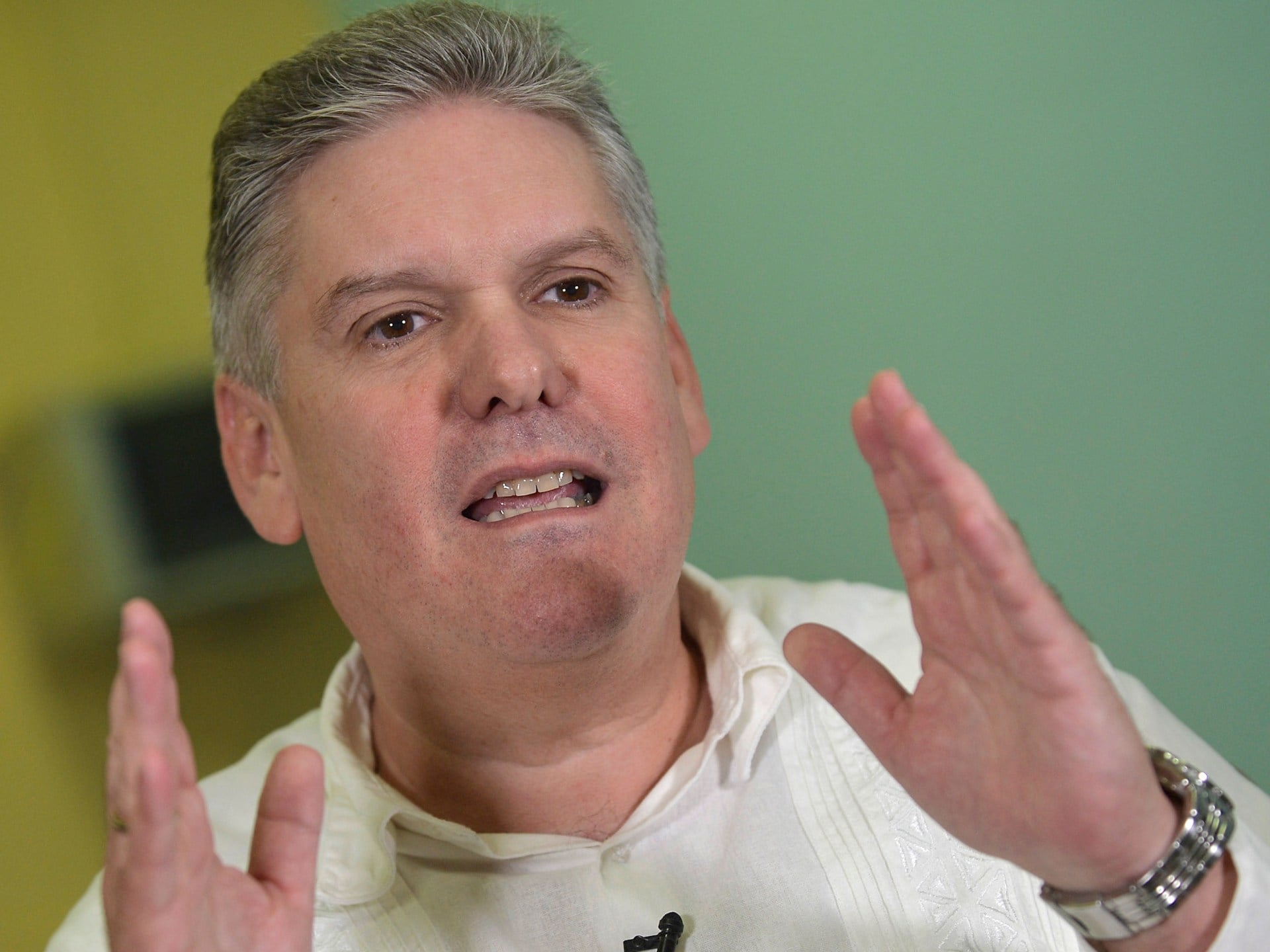 المحكمة العليا الكوبية تحكم بالسجن المؤبد على وزير الاقتصاد السابق أليخاندرو خيل بتهمة التجسس والفساد