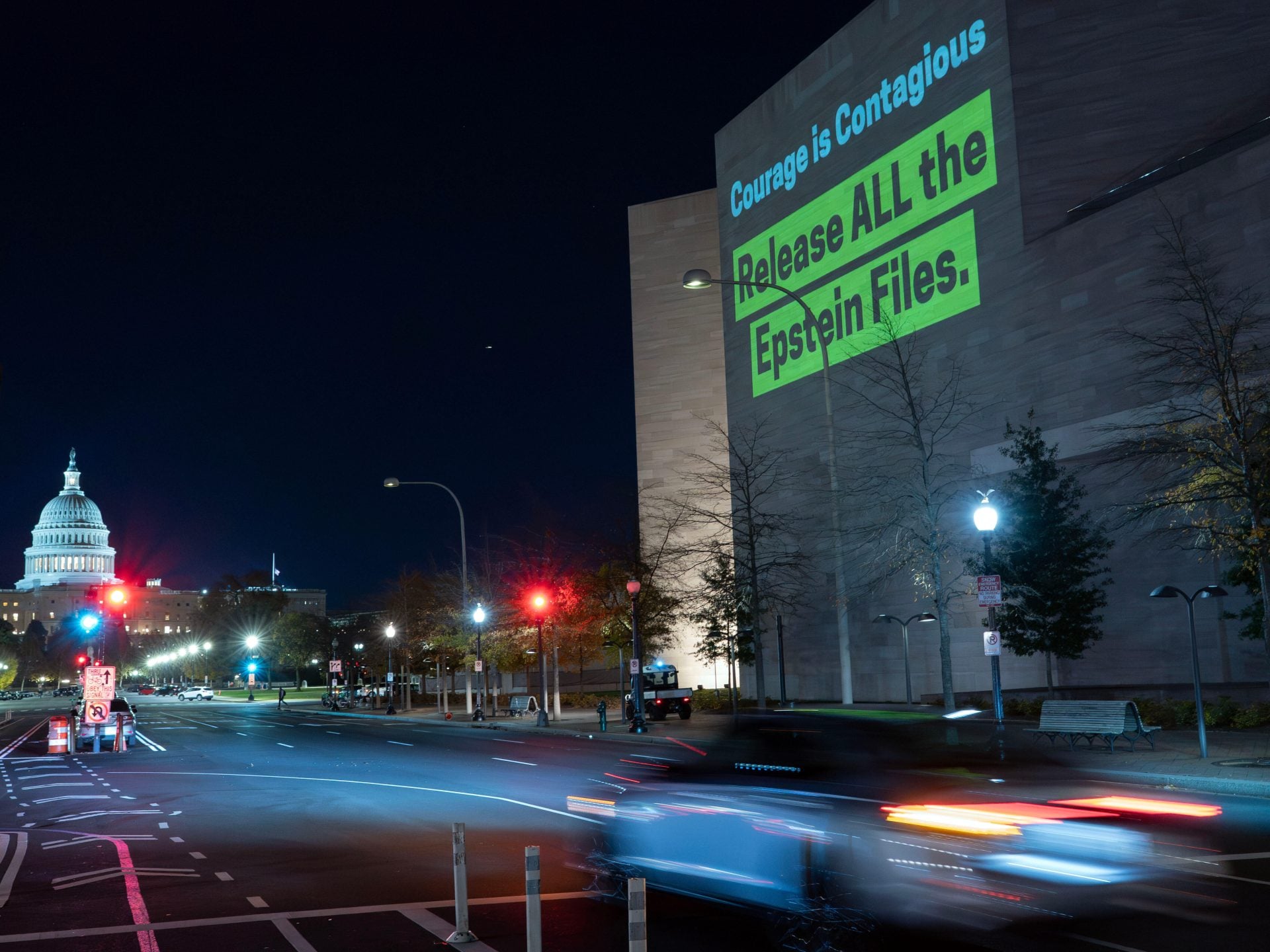 وزارة العدل الأمريكية تبدأ الإفراج الجزئي عن ملفات إبستين وسط غضب الكونغرس