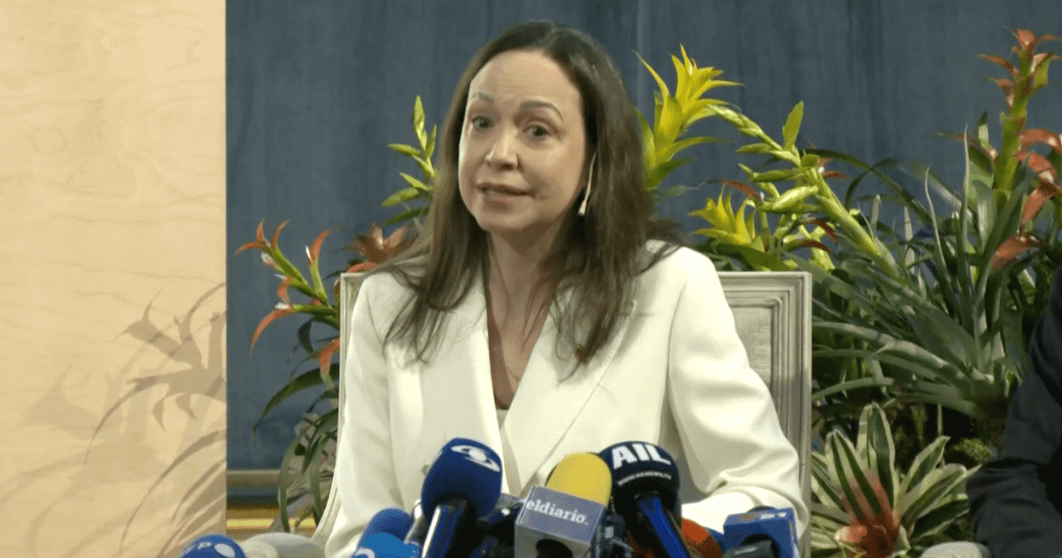 زعيمة المعارضة الفنزويلية ماريا كورينا ماتشادو تظهر علناً بعد هروب محفوف بالمخاطر وتنتقد نظام مادورو