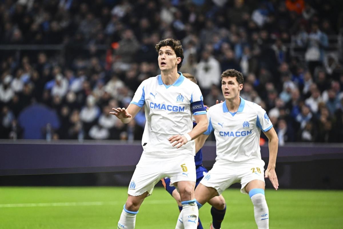 دي زيربي يعيد تشكيل دفاع مارسيليا لمواجهة حاسمة في دوري أبطال أوروبا