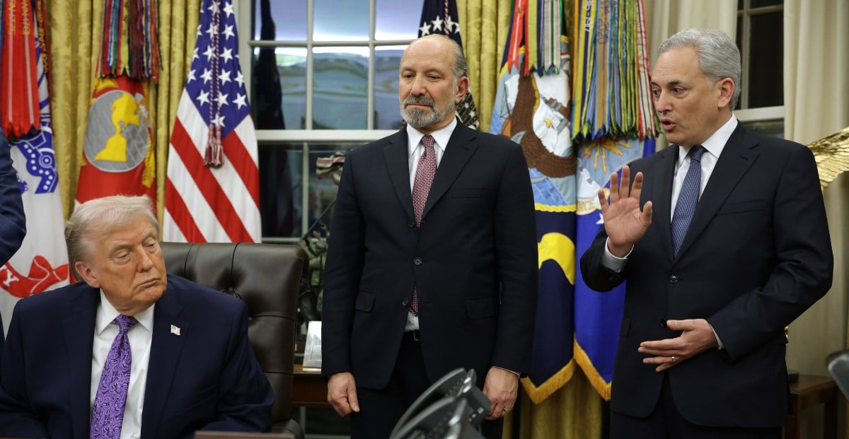 أمر ترامب التنفيذي يسعى للسيطرة الفيدرالية على تنظيم الذكاء الاصطناعي وتحدي قوانين الولايات