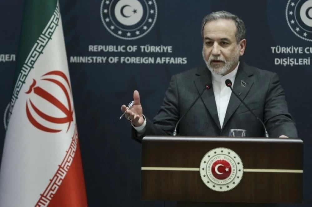 إيران ترفض المفاوضات المباشرة مع واشنطن ما لم تتوقف تهديدات ترامب العسكرية