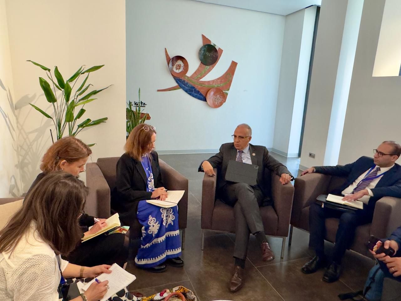 وزير الري المصري يعقد اجتماعات ثنائية لتعزيز التعاون المائي الدولي