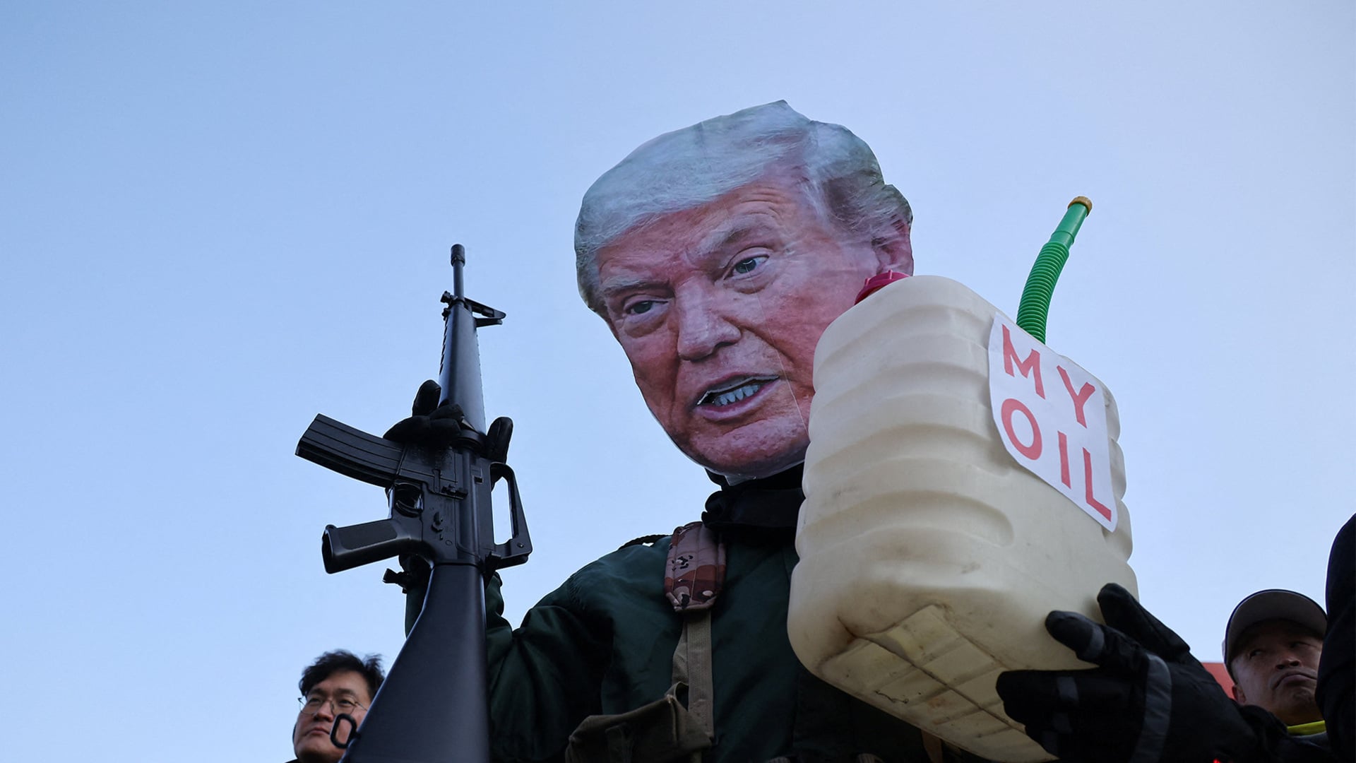 فنزويلا ترد بقوة على خطط أمريكا للسيطرة على نفطها وتؤكد حق شعبها في الثروة