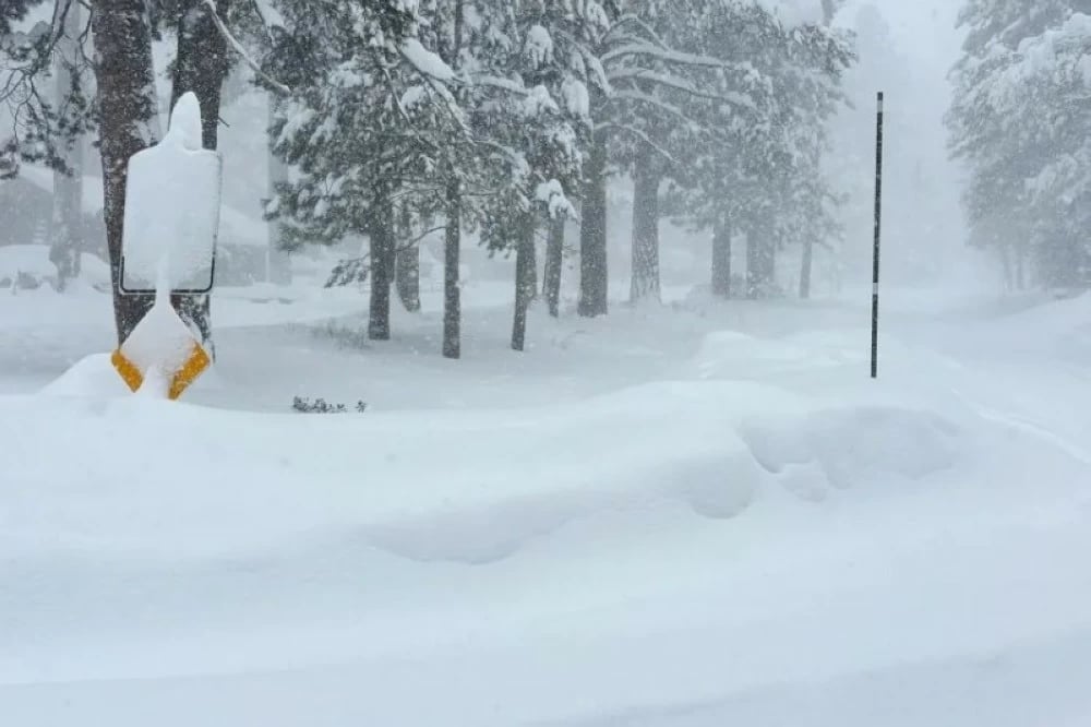 انهيار جليدي في بحيرة تاهو بكاليفورنيا يترك 10 متزلجين مفقودين وستة عالقين وسط ظروف خطيرة