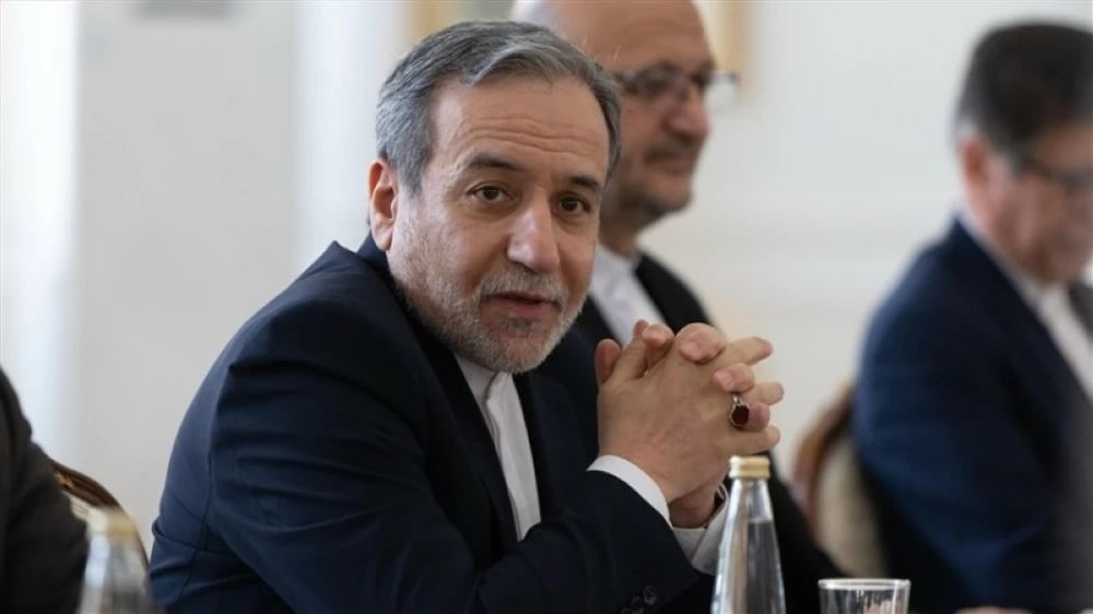 وزير الخارجية الإيراني يقلل من شأن الضربات ويؤكد بقاء خامنئي على قيد الحياة