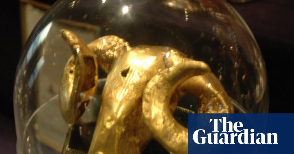 المدفعية الملكية تواجه انتقادات لرفضها عرض رأس كبش ذهبي نهبه الجيش البريطاني من الأشانتي