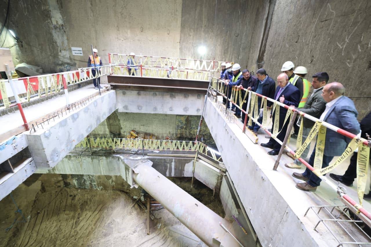 وزير النقل المصري يؤكد أولوية سلامة المواطنين خلال تفقد مشروع الخط الرابع للمترو بعد حادث هبوط أرضي