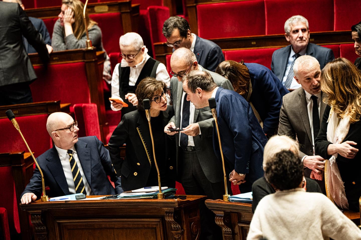 تأجيل التعديل الوزاري الفرنسي المرتقب بسبب اقتراح حجب الثقة من التجمع الوطني