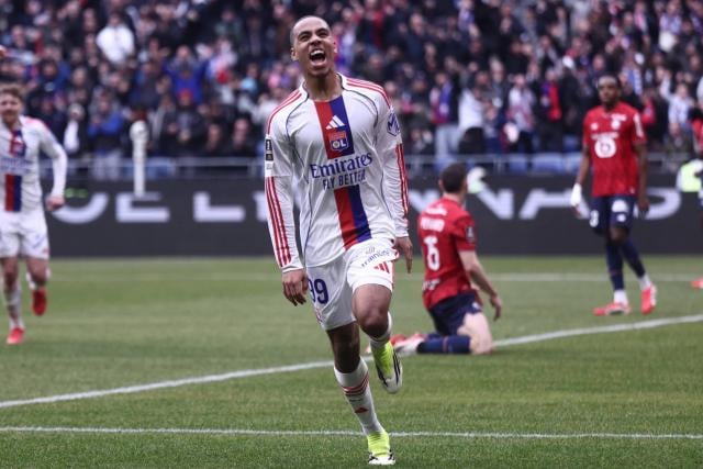 أول هدف لنوح نارتي يقود أولمبيك ليون لافتتاح التسجيل أمام ليل في الدوري الفرنسي