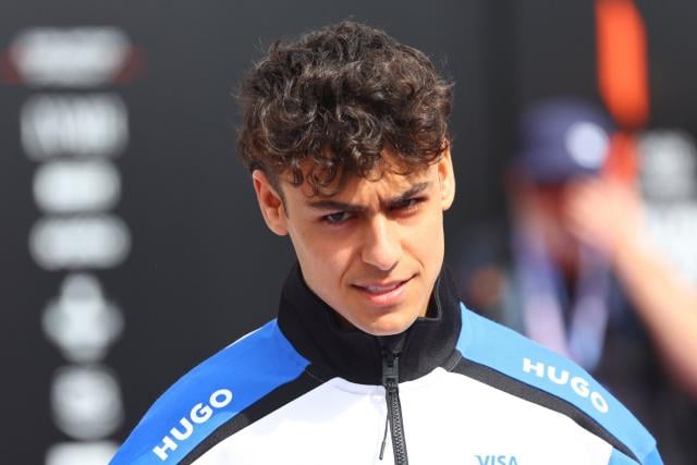 أرفيد ليندبلاد: موهبة الفورمولا 1 الصاعدة بجذور بريطانية وهندية وسويدية