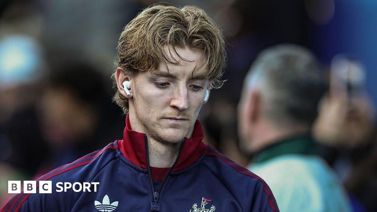 تألق أنتوني غوردون رغم المرض يقود نيوكاسل لفوز تاريخي على تشيلسي