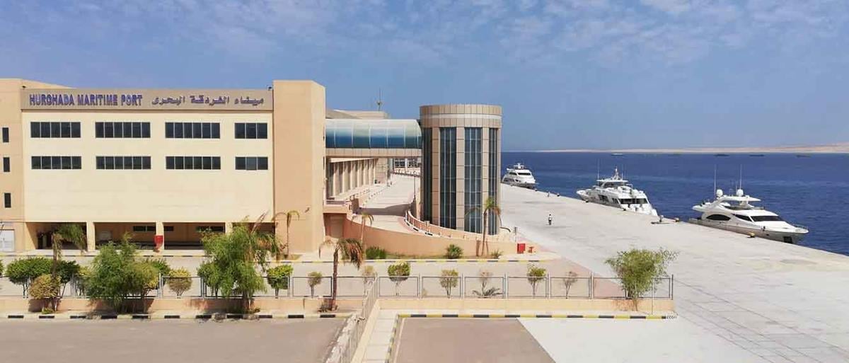 موانئ البحر الأحمر تواصل العمليات البحرية رغم الظروف الجوية وتغلق ميناء الغردقة مؤقتًا