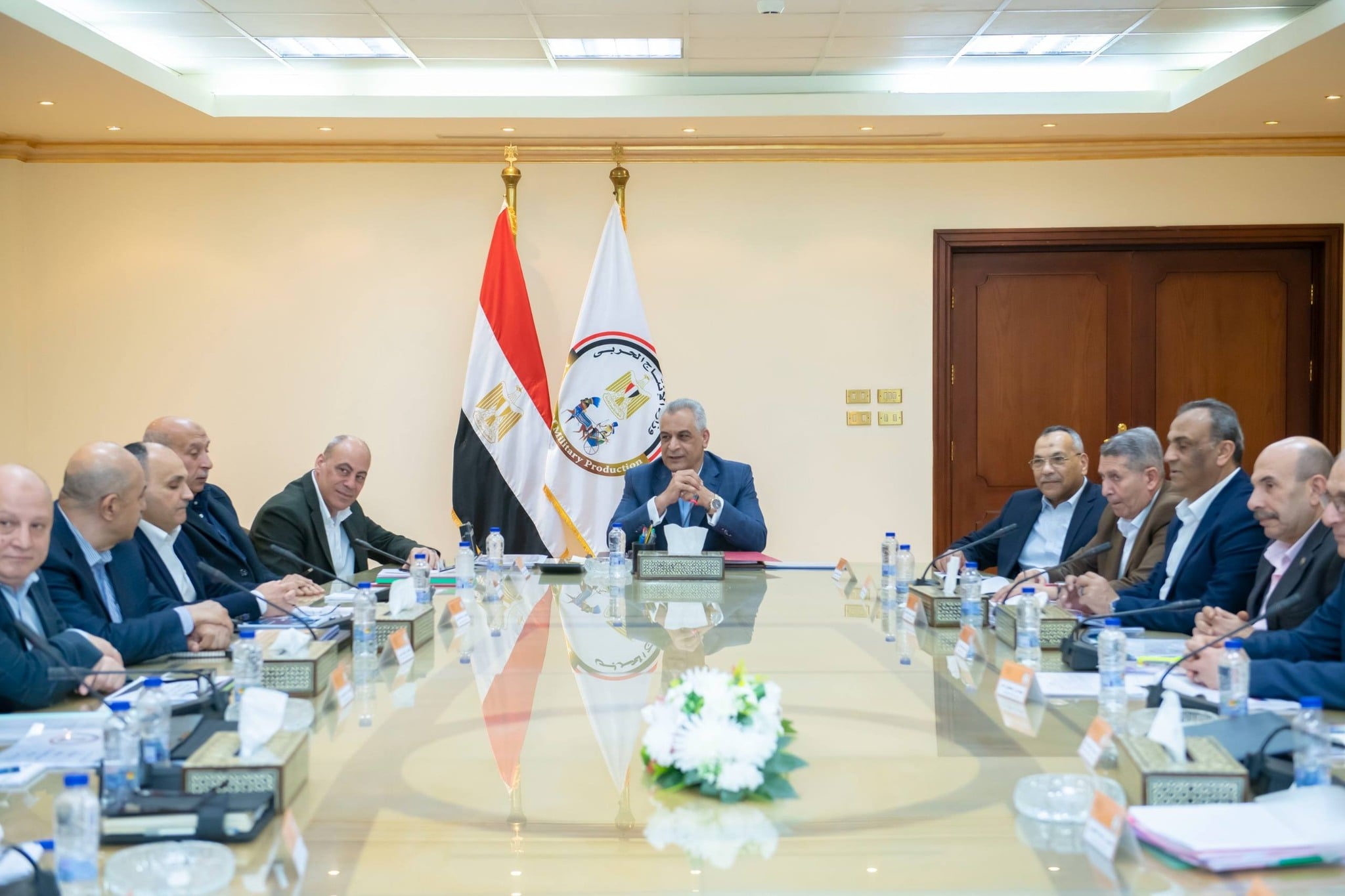 وزير الدولة للإنتاج الحربي يترأس اجتماعاً لمراجعة الأداء المالي وتعزيز الكفاءة التشغيلية