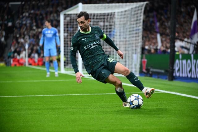 برناردو سيلفا يغادر مانشستر سيتي بعد مسيرة حافلة بالألقاب وتكريم من بيب ليندرز